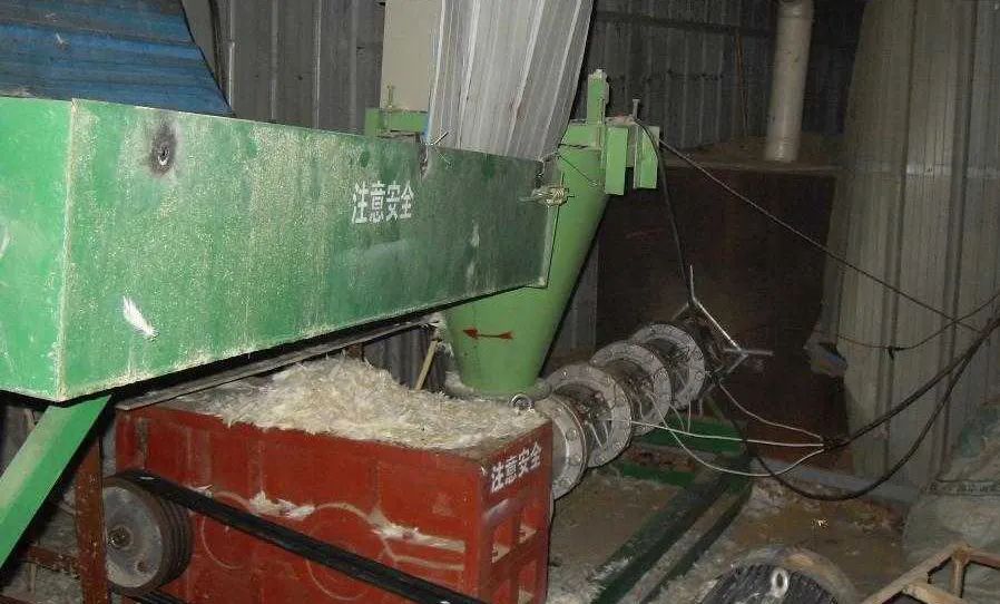 羽毛粉加工腥味、苦味、惡臭味混雜，看工業(yè)除臭劑如何快速除臭！