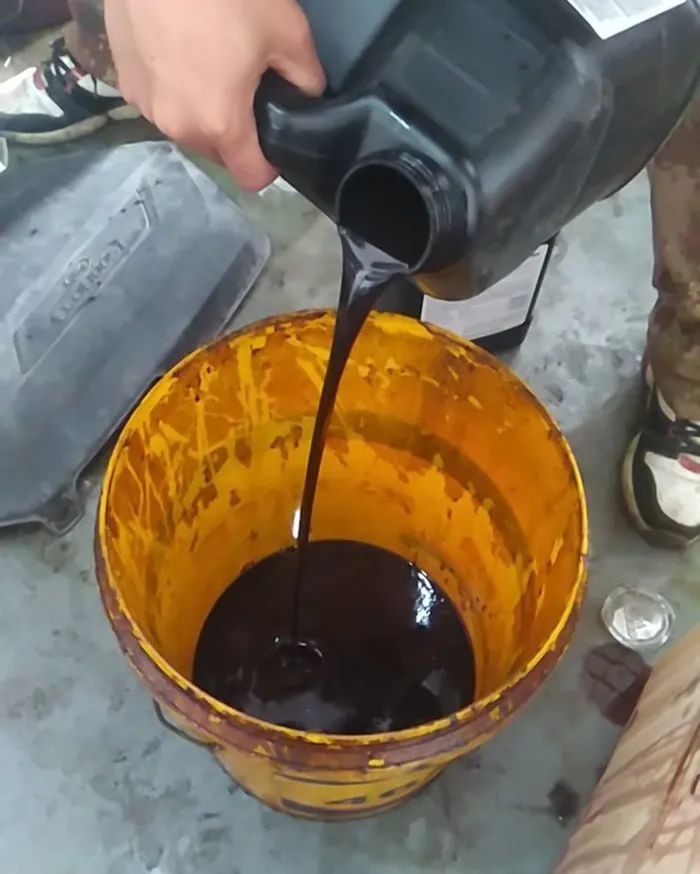 廢機(jī)油處理難度大，擺脫“惡臭異味”又有什么方向？.jpg