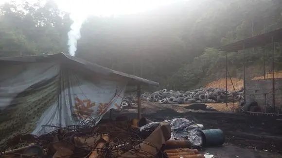 廢舊輪胎煉油廢氣污染，車間惡臭問題可利用潔匠凈化除臭劑解決.jpg