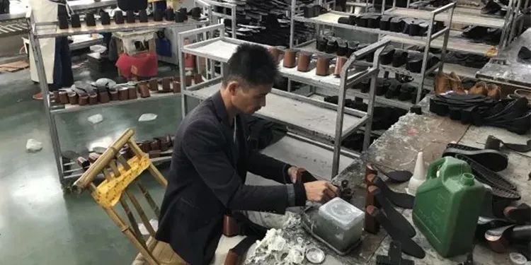Dejing的凈??制鞋廠除臭劑，治理?yè)]發(fā)性有機(jī)化合物(VOC)廢氣.jpg